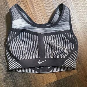 Nike women’s Flyknit sports bra small